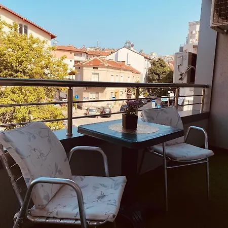 Irina Apartman *
